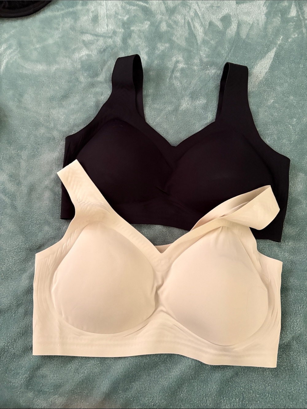 Soft Intention Jelly Seamless Comfort Bras - Black and Cream